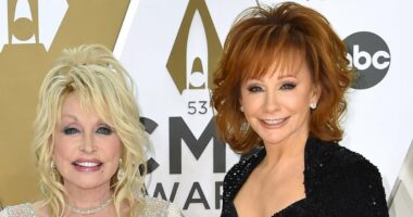 Reba McEntire responds to AI photo of her at Dolly Parton's 'deathbed'