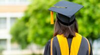 Record low number of grads from top unis start paying back loans