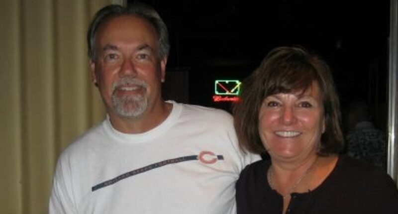 Rich widower loses everything after answering Tina from LA's kind text