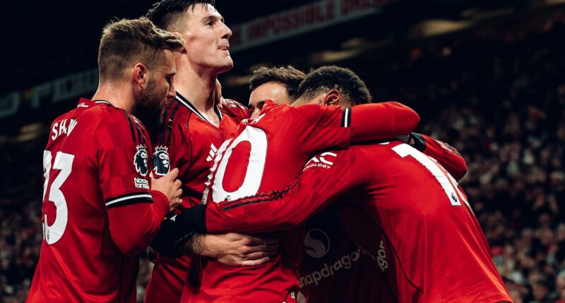 Rio Ferdinand reignites war of words with Jamie Carragher over Man United star