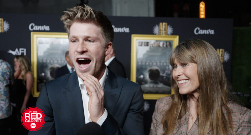Robert Irwin's mom, Terri Irwin, proves she is his No. 1 'Dancing with the Stars' fan