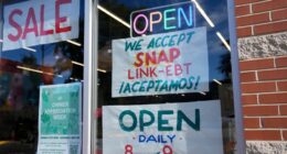 Shutdown pain spikes this weekend, upping pressure on Congress to strike deal