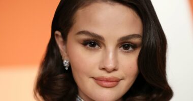 Singer Grimes goes on lengthy rant about Selena Gomez's face amidst plastic surgery rumors