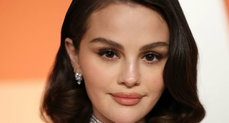 Singer Grimes goes on lengthy rant about Selena Gomez's face amidst plastic surgery rumors