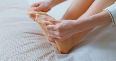 Sleep better in winter without turning up the heat with simple hands and feet remedy