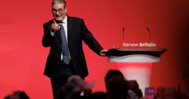 Starmer blames BREXIT for Channel crisis hitting out at 'Farage boats'