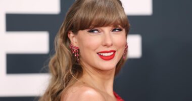 Taylor Swift Makes Chart History As She Refuses To Give Up The No. 1 Spot