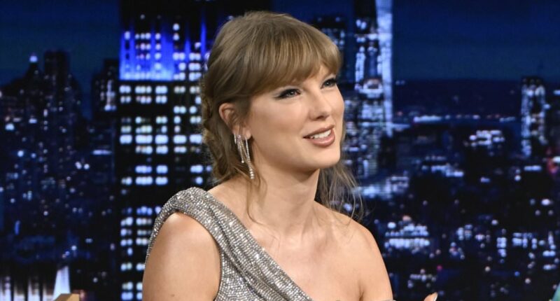 Taylor Swift sizzles in silver mini dress on Jimmy Fallon show