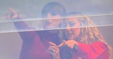 Taylor Swift sneaks into another Chiefs game to watch Travis Kelce