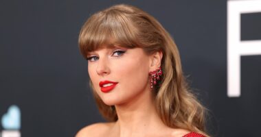 Taylor Swift takes a swipe at Scooter Braun in new track