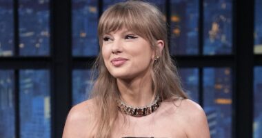 Taylor Swift wows in strapless corset mini on the Seth Meyers show