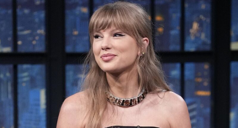 Taylor Swift wows in strapless corset mini on the Seth Meyers show