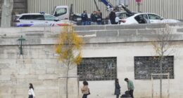 Thieves steal crown jewels in 4 minutes from Louvre Museum