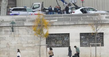 Thieves steal crown jewels in 4 minutes from Louvre Museum