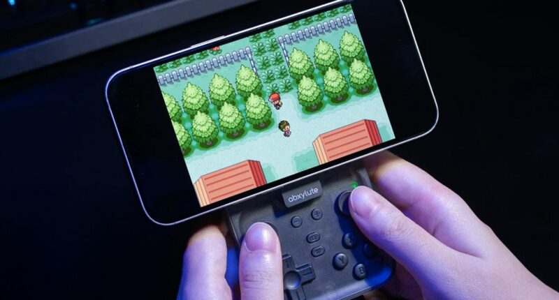 This magnetic controller brings Game Boy controls to your smartphone