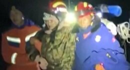 Trekkers rescued from blizzard-struck Mount Everest