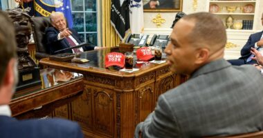 Trump leaks damning photo of Democrats after he offered them gifts