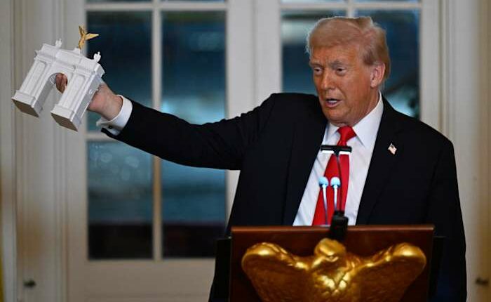 Trump plans to leave his mark on Washington by building a Paris-like arch near the Lincoln Memorial