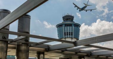 Two Delta regional jets collide on taxiway at LaGuardia Airport; 1 injured