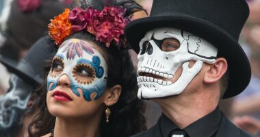 University bans students from wearing Mexican Day of the Dead outfits