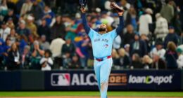 Vladimir Guerrero Jr., George Springer spark Blue Jays, who hit 5HRs and cut Mariners ALCS lead to 2-1