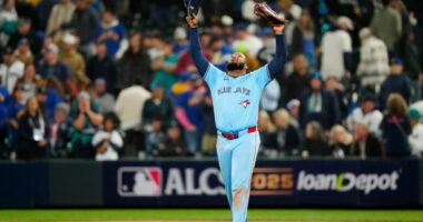 Vladimir Guerrero Jr., George Springer spark Blue Jays, who hit 5HRs and cut Mariners ALCS lead to 2-1