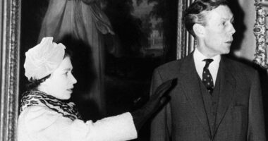 Why did MI5 allow a Soviet spy to continue working for the Queen nine years after his confession?