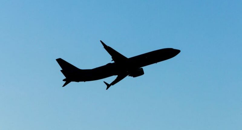 Windshield cracks midflight, diverting United Airlines plane; officials investigating