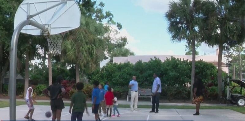 Woman said she's 'getting guns' because Sarasota won't remove park basketball hoop, texts show