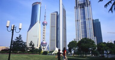 Foreign investors eye Chinese tech again, but capital controls, policy risks weigh