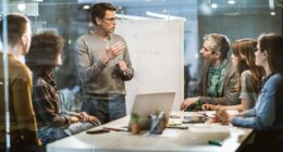 AI Deriving Clinically Apt Mental Health Assessments Gets Sharply Uplifted Via Dynamic Prompt Engineering