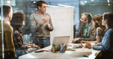 AI Deriving Clinically Apt Mental Health Assessments Gets Sharply Uplifted Via Dynamic Prompt Engineering