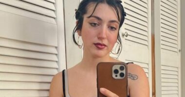 Activist angry at plane passengers for complimenting her slimness