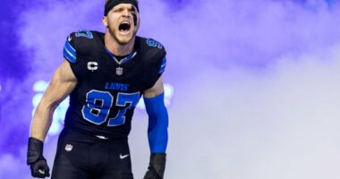 Celebrity Net Worth logo