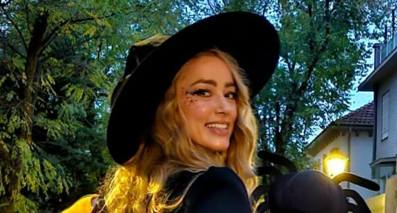 Amber Heard seen with twins for the first time   trick-or-treating