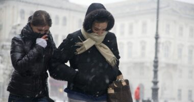Anyone going out in cold weather urged to follow ‘face mask’ rule