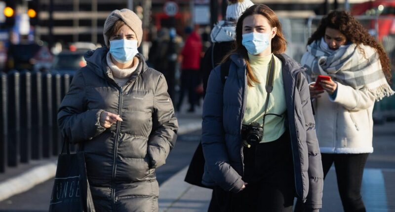 Anyone with these 3 symptoms urged to wear face masks to go out
