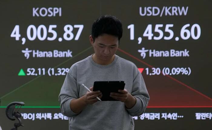 Asian shares advance as tech shares rebound from AI jitters