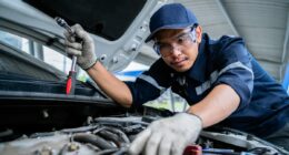 Australia's mechanic shortage leaves car owners waiting months