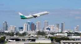 Bipartisan bill aims to pay air traffic controllers during future shutdowns