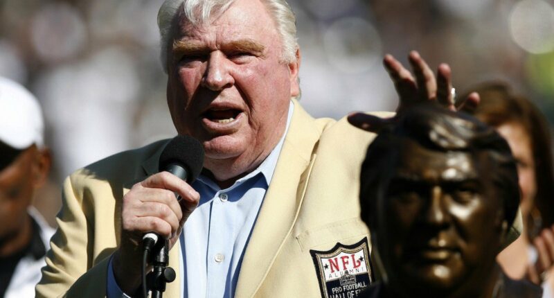 Celebrity Net Worth logo