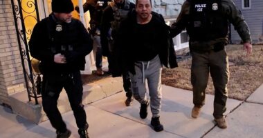 Chicago judge orders Trump to release 600 illegal migrants