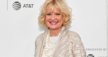 Celebrity Net Worth logo