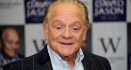 Celebrity Net Worth logo