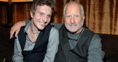 Celebrity Net Worth logo