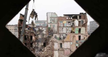 European leaders scramble to respond to a US peace plan for Ukraine seen as favoring Russia