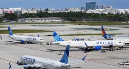 FAA gives $10K bonuses only to controllers and technicians with perfect attendance during shutdown