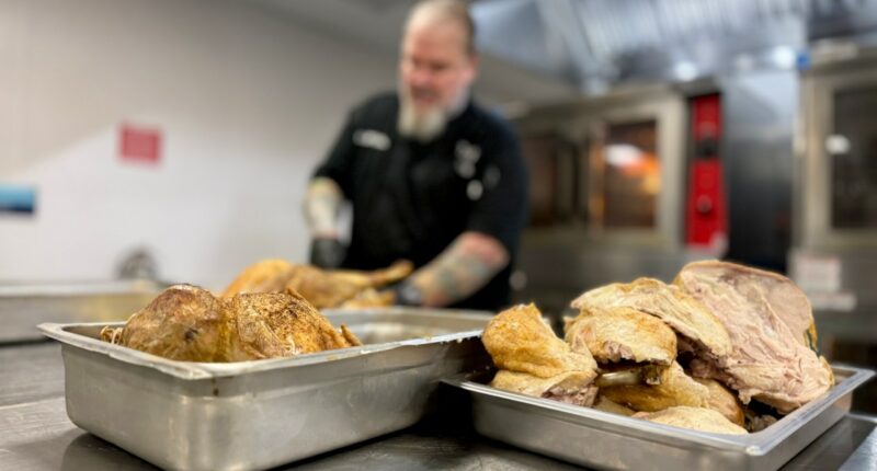 Feeding Tampa Bay serves hundreds of meals on Thanksgiving