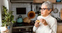 Harvard trained doctor issues health alert to anyone who drinks tea
