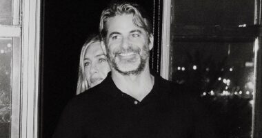 Has New Age healer Jim Curtis fixed Jennifer Aniston's broken heart?